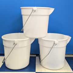 Round Bucket with Pouring Lip